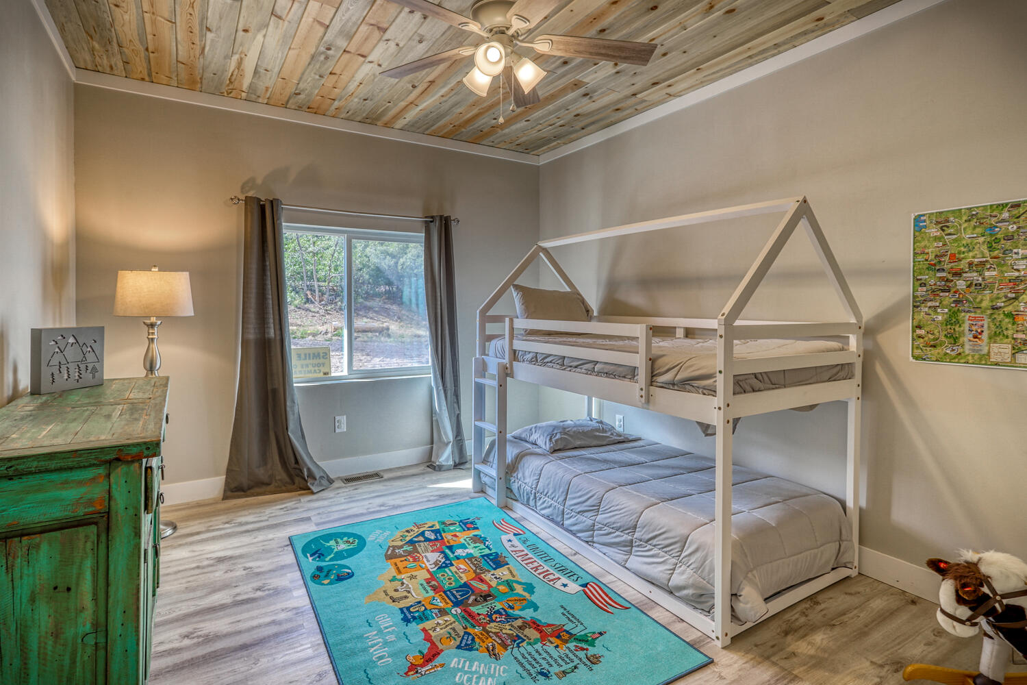 Bunk room in vacation rental with great mountain views by A River Runs Thru It