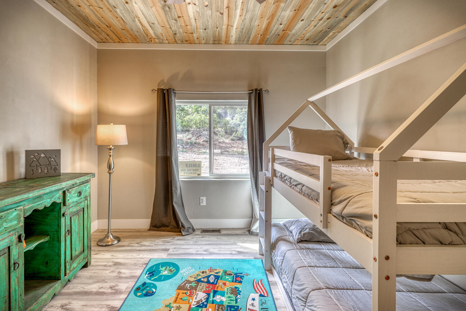 Bunk room in vacation rental with great mountain views by A River Runs Thru It