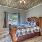 Second bedroom in vacation rental with great mountain views by A River Runs Thru It