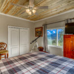 Second bedroom in vacation rental with great mountain views by A River Runs Thru It