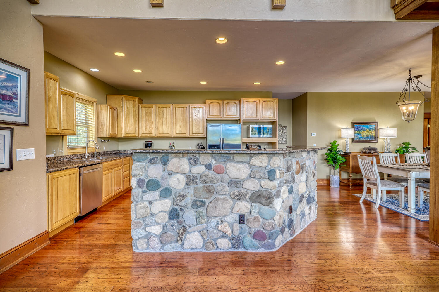 Kitchen and dining areas of Eagle's View with great mountain views