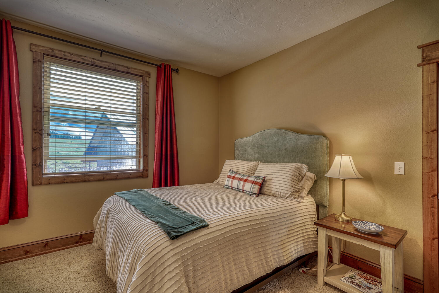 Second bedroom with queen bed at Eagle's View vacation house in Pagosa Springs