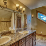 Upstairs loft full bath at Eagle's View vacation home in Pagosa Springs